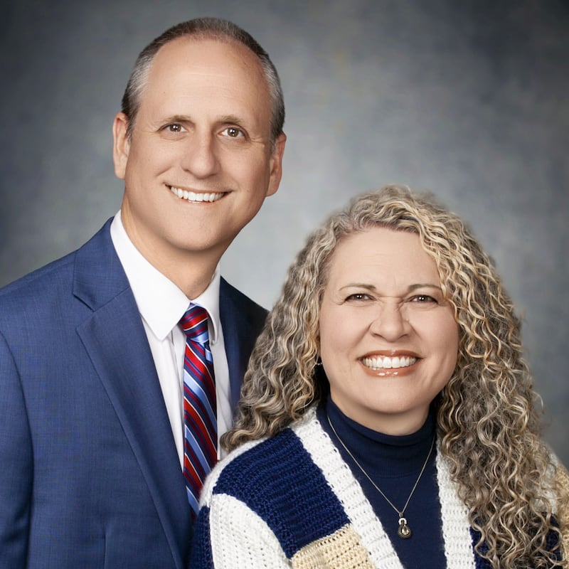 Kevin E. Dickson e Brynda Lynn Dickson, que servirão como presidente e companheira da Missão Flórida Fort Lauderdale começando em julho de 2026.