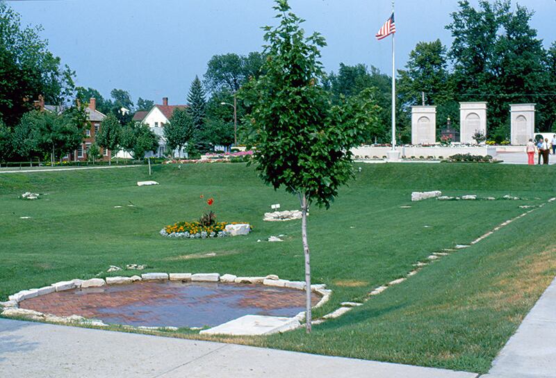 O terreno do Templo de Nauvoo em 1978. O templo foi reconstruído e dedicado em 2002.
