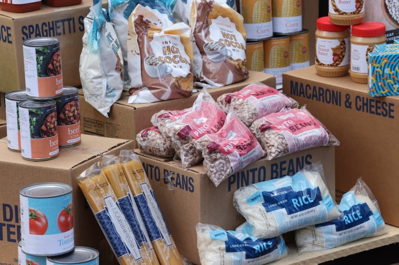 Um caminhão carregando mais de 37.000 libras de alimentos de A Igreja de Jesus Cristo dos Santos dos Últimos Dias, que foi entregue à Catholic Charities Boston em Boston, Massachusetts, na quarta-feira, 17 de junho de 2026, como parte da celebração do 250º aniversário dos Estados Unidos.