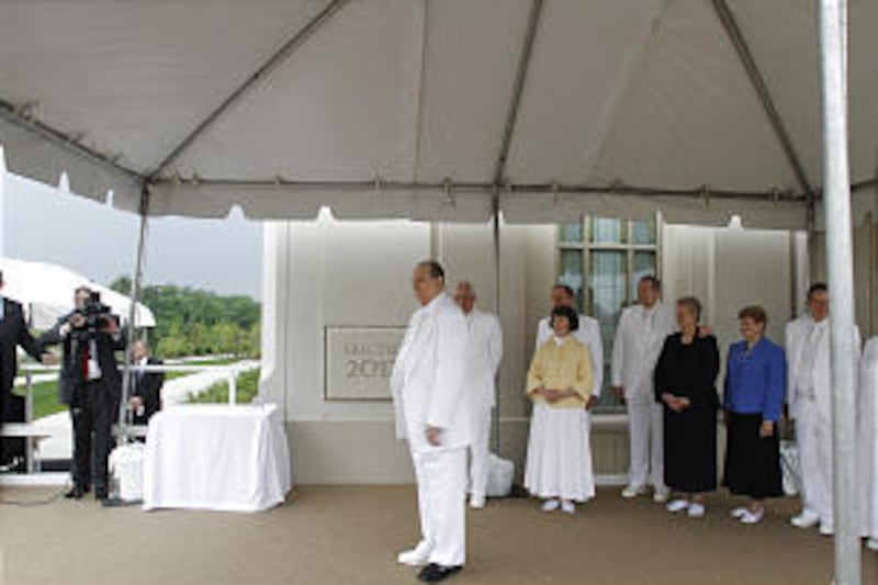Presidente Monson na dedicação do Templo de Kansas City Missouri.