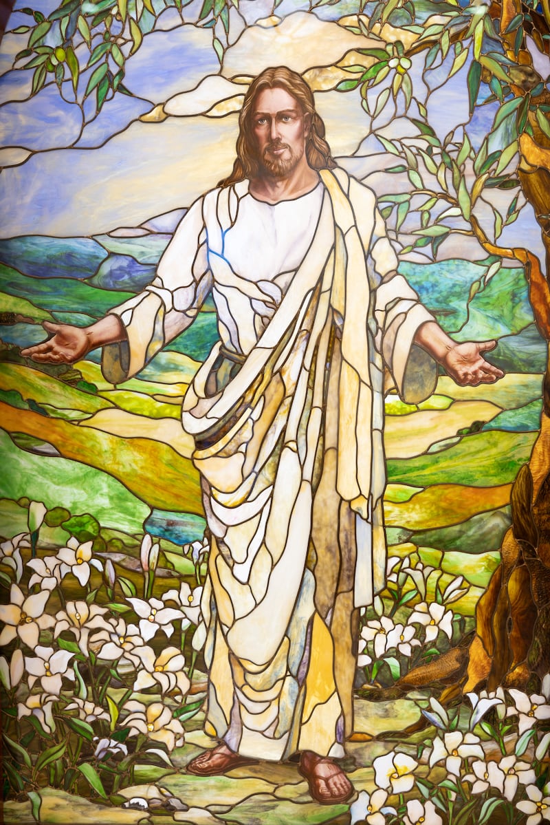 Vitral no Centro de Visitantes do Templo de Paris França em Versalhes, França. Foto tirada na sexta-feira, 27 de fevereiro de 2026.