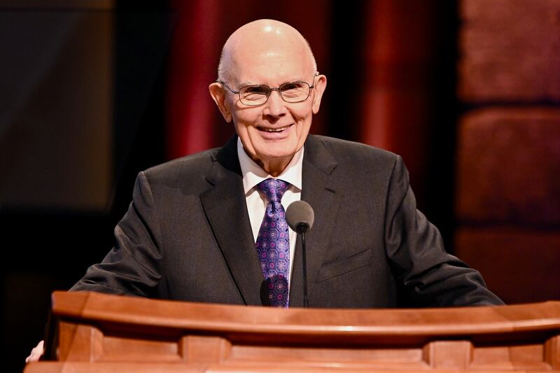 Presidente Dallin H. Oaks, primeiro conselheiro na Primeira Presidência, discursa na Joseph Smith Papers Conference em Salt Lake City na sexta-feira, 15 de setembro de 2023. Ele anunciou que a Primeira Presidência encomendou uma nova biografia de Joseph Smith.