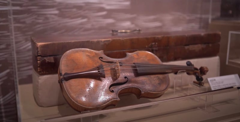 Quando Jean Rio Baker emigrou da Inglaterra em 1851 como uma viúva com sete filhos, este violino foi um dos instrumentos musicais trazidos pela família. Ele faz parte da exposição Trilhas Mórmons: Caminhos pioneiros para Sião, no Museu de História da Igreja.