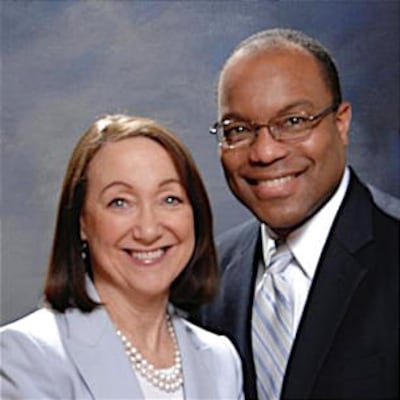 Jayne L. e Ahmad S. Corbitt.