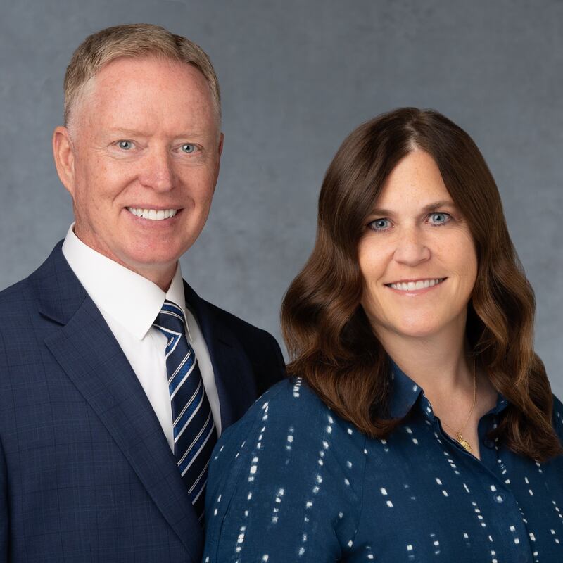 Shawn K. Jones e Beth M. Jones, que servirão como presidente e companheira da Missão África do Sul Joanesburgo a partir de julho de 2026.