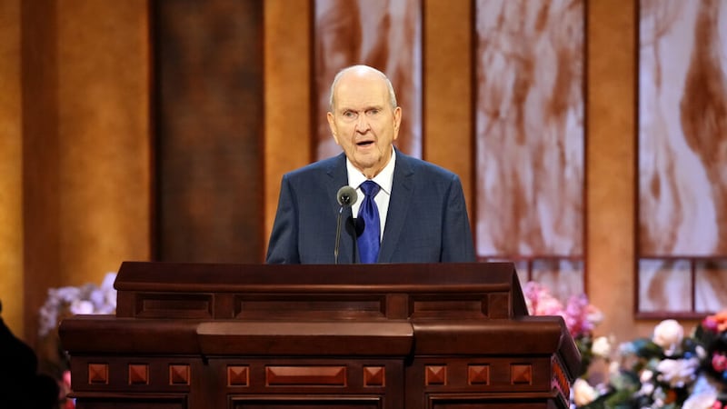 Presidente Russell M. Nelson discursa na sessão de domingo à tarde, dia 4 de abril de 2021, da 191ª Conferência Geral Anual de A Igreja de Jesus Cristo dos Santos dos Últimos Dias.