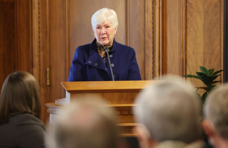 Gail Miller discursa após doação monetária para o mais recente volume de Documentos de Joseph Smith no Edifício Administrativo da Igreja em Salt Lake City, na terça-feira, dia 25 de janeiro de 2022.