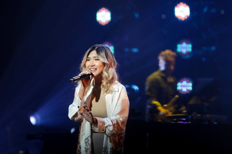 Ysabelle Cuevas canta “Divine” durante o concerto “Confia no Senhor”, no Teatro do Centro de Conferências em Salt Lake City no sábado, 4 de junho de 2022.