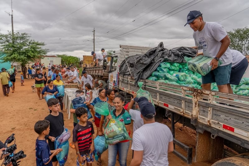 Members of the Church’s Welfare and Self-Reliance Department volunteer alongside missionaries from the Brazil Recife South Mission with Amigos do Bem — one of Brazil’s largest nonprofit organizations dedicated to combating hunger and poverty — to distribute food baskets to villages in Pernambuco, Brazil. This humanitarian effort was featured on the Church’s Brazil self-reliance page in April 2026.