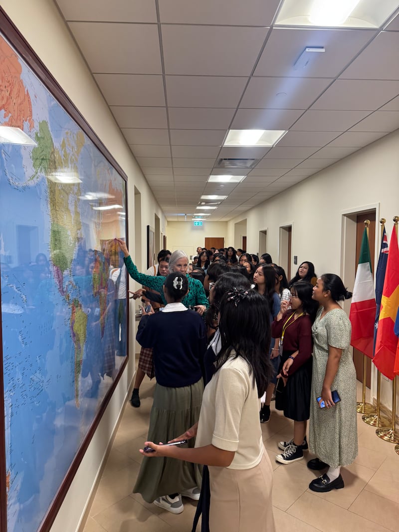 Jovens da Indonésia visitam o Centro de Treinamento Missionário da Tailândia no local do Templo de Bangkok, Tailândia, 17 de dezembro de 2025.