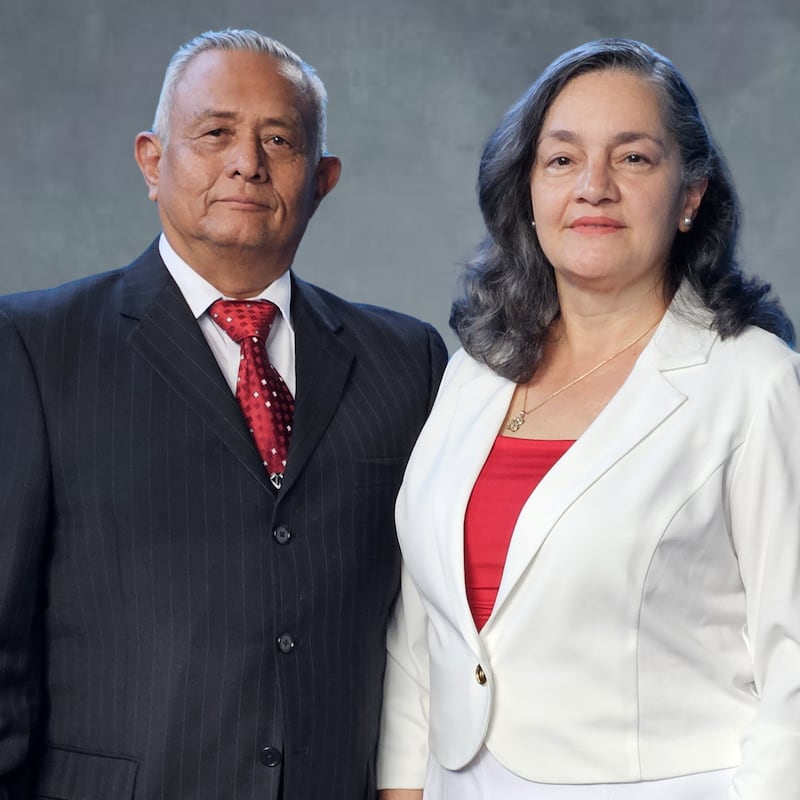 Johnny Andino e Lucia Andino, que servirão como presidente e matrona do novo Templo de Managua Nicarágua quando for dedicado.