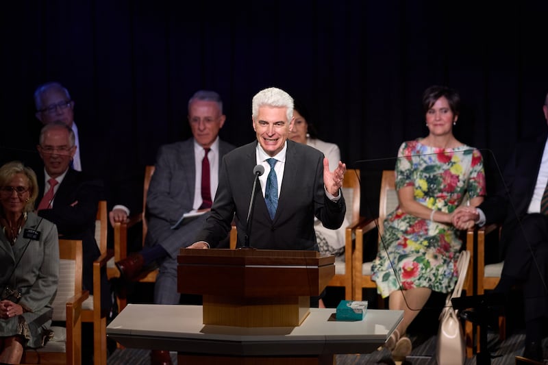 Élder Gérald Caussé discursa em o devocional como parte do Seminário para Novos Líderes de Missão de 2026.