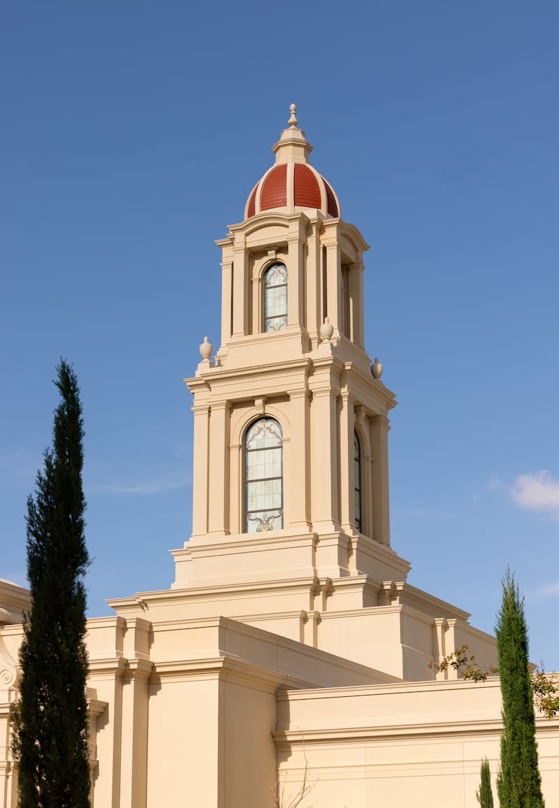 A torre no topo do Templo de San Luis Potosí, México.