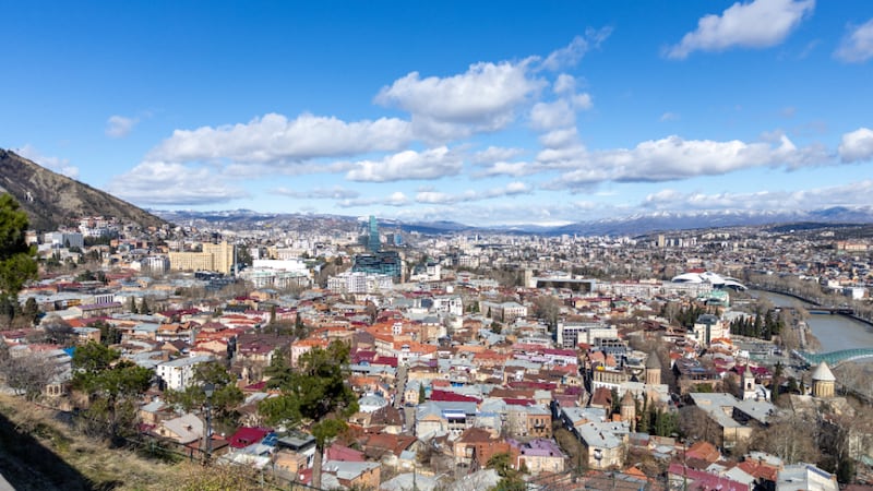Uma vista de Tbilisi, Geórgia, na quinta-feira, 5 de março de 2026.