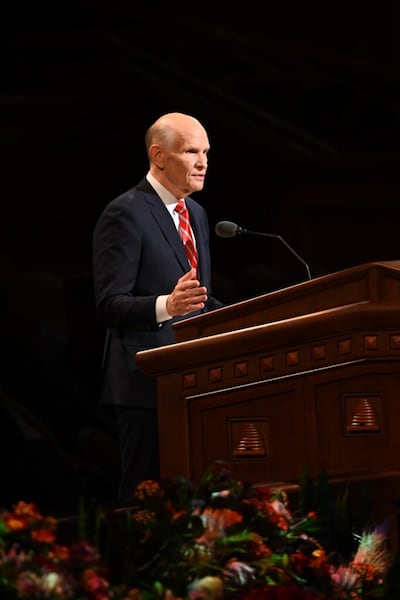 Élder Dale G. Renlund discursa na sessão da manhã de domingo, dia 3 de outubro de 2021, da 191ª Conferência Geral Semianual de A Igreja de Jesus Cristo dos Santos dos Últimos Dias.