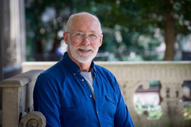 Everett Worthington é psicólogo clínico licenciado e professor emérito da Universidade de Virgínia Commonwealth. Ele tem estudado o perdão cientificamente desde 1990.