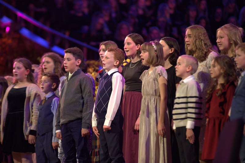Um coro de crianças se apresenta durante o Festival de Música da Igreja de 2025, no sábado, 15 de novembro de 2025, no Tabernáculo de Salt Lake em Salt Lake City.