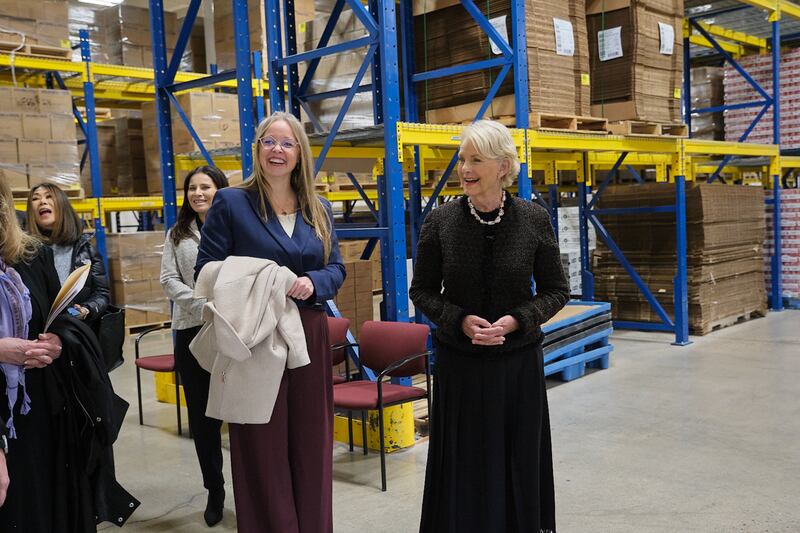 Diretora Executiva do Programa Mundial de Alimentos, Cindy McCain, faz uma visita ao Armazém Central do Bispo em Salt Lake City na sexta-feira, 30 de janeiro de 2026.