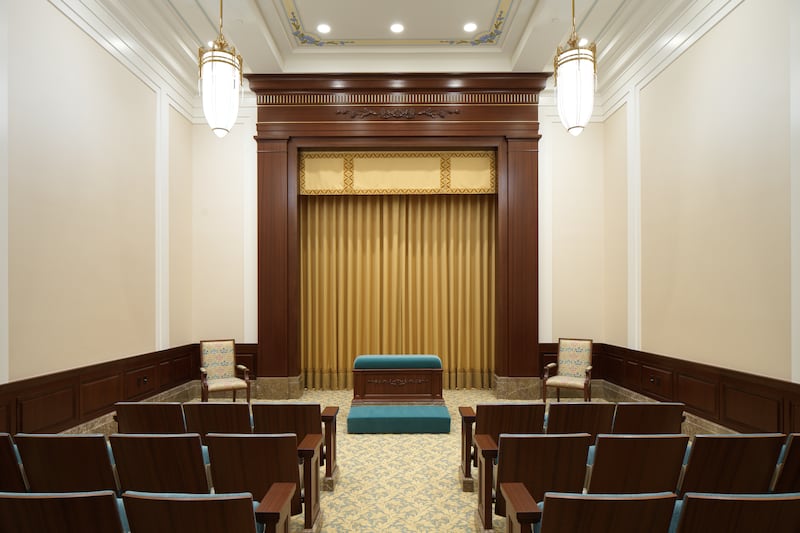 Uma sala de instrução dentro do Templo de Montpelier, Idaho.