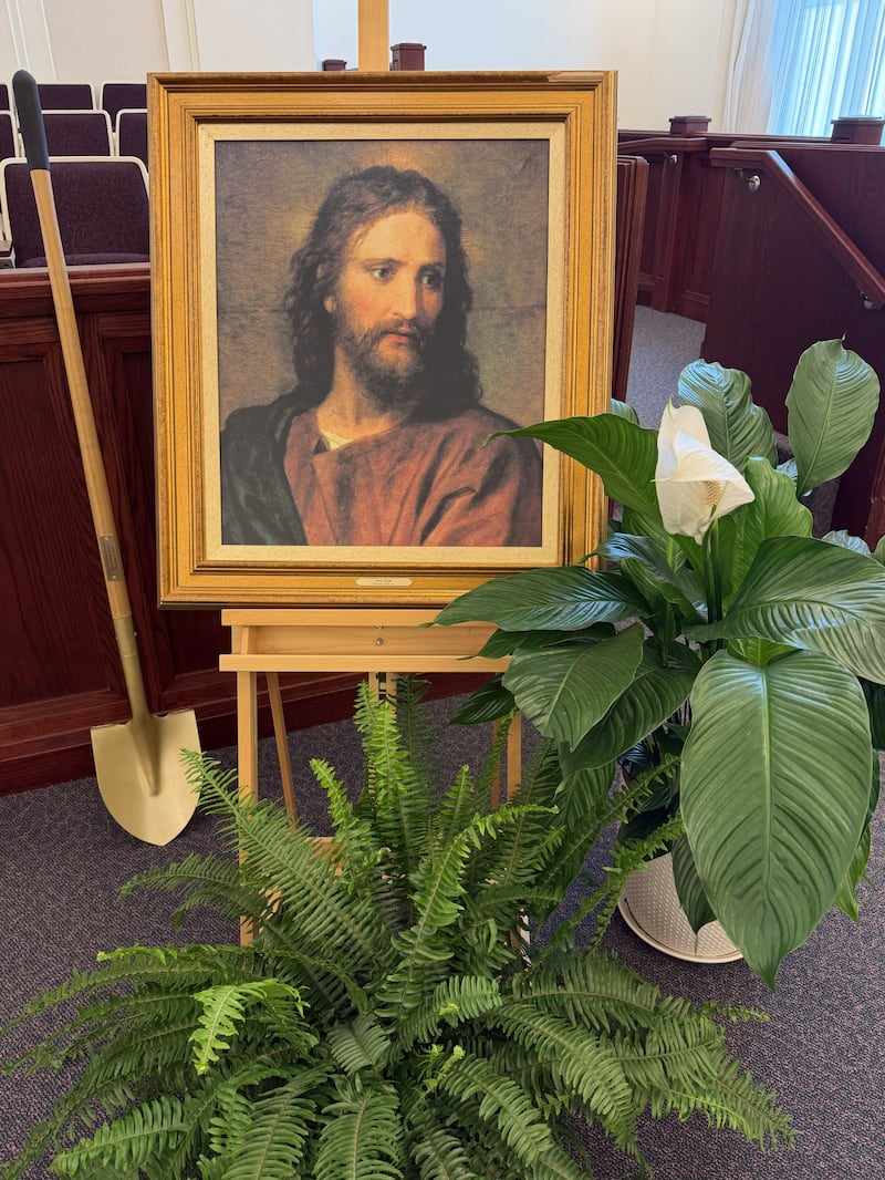 Uma pintura de Jesus Cristo é exibida dentro de uma capela local em Fairview, Texas, no sábado, 21 de fevereiro de 2026, durante a cerimônia de abertura de terra para o Templo de Fairview Texas no sábado, 21 de fevereiro de 2026.