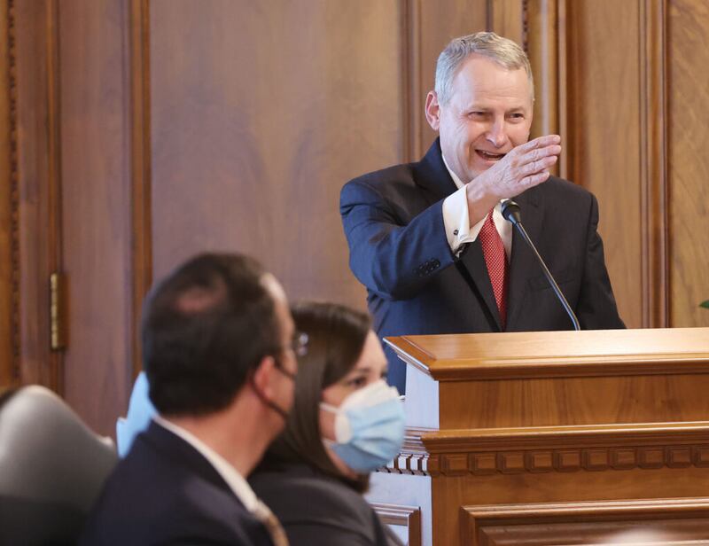 Élder LeGrand R. Curtis, historiador e registrador da Igreja, discursa durante uma reunião sobre o mais recente volume de Documentos de Joseph Smith no Edifício Administrativo da Igreja em Salt Lake City, na terça-feira, dia 25 de janeiro de 2022.