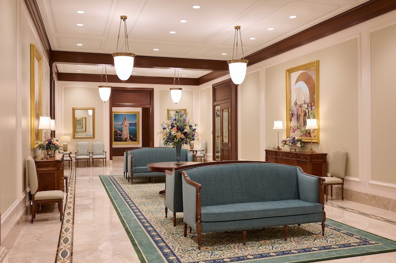 Uma área de espera do interior do Templo de Lindon Utah.