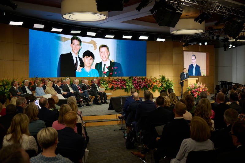 Elder Clark G. Gilbert, do Quórum dos Doze Apóstolos, discursa no Seminário de 2026 para Novos Líderes de Missão no Centro de Treinamento Missionário de Provo, em Provo, Utah, no dia 19 de junho de 2026.