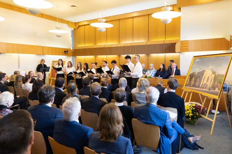 Um coro canta "Schönster Herr Jesus", ou "Lindo Salvador", durante a cerimônia de inauguração do Templo de Viena Áustria em Viena, Áustria, em 17 de outubro de 2026.