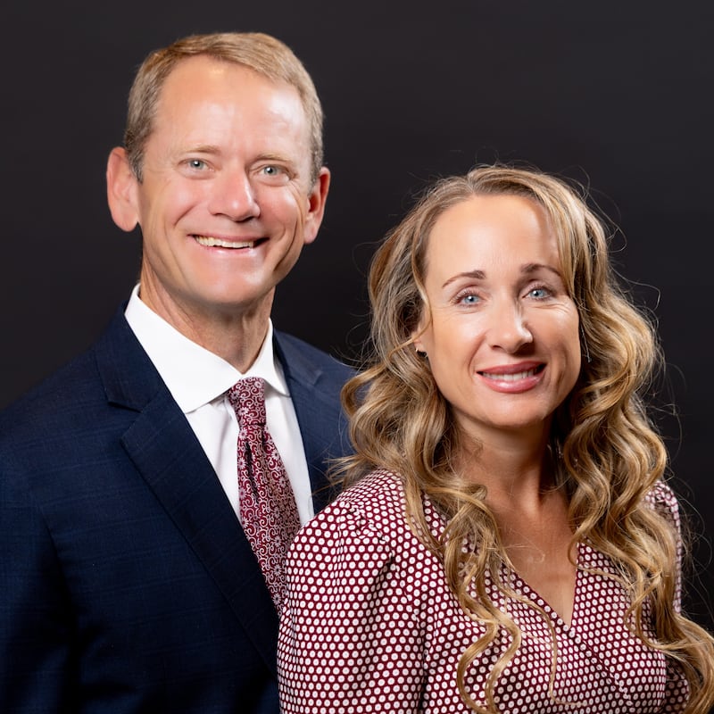 J. Brian Abrams e Katie Abrams, que servirão como presidente e companheira da Missão Equador Guayaquil Norte a partir de julho de 2026.