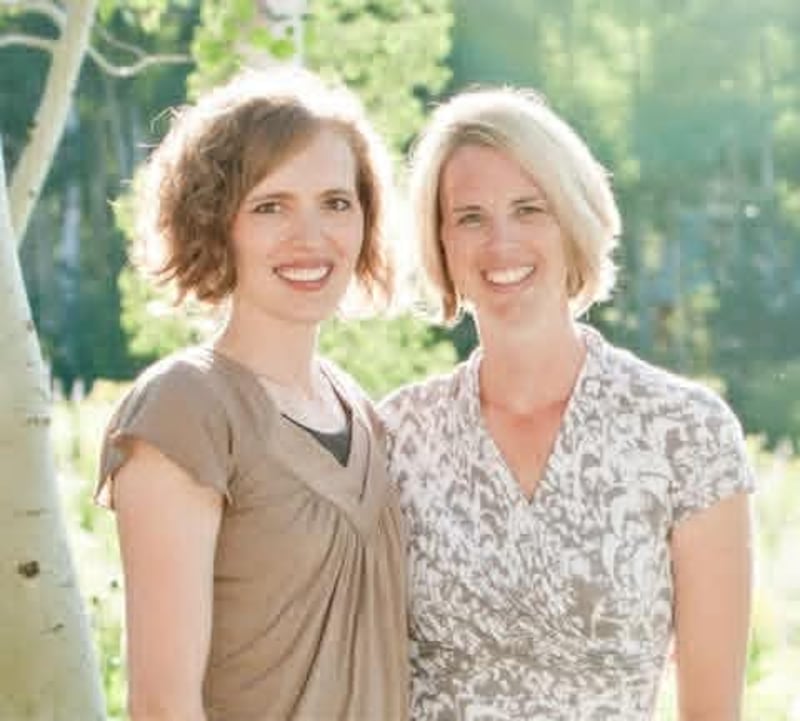 Rachel Pettit Mohlman, à esquerda, e Anna M. Molgard são retratadas em 2011.