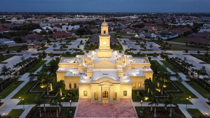Templo McAllen Texas fotografado na noite de sábado, 7 de outubro de 2023.