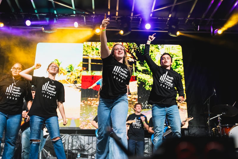 Performers cantam no palco para o Festival de Música Juvenil de Las Vegas na UNLV no sábado, 17 de outubro de 2026.