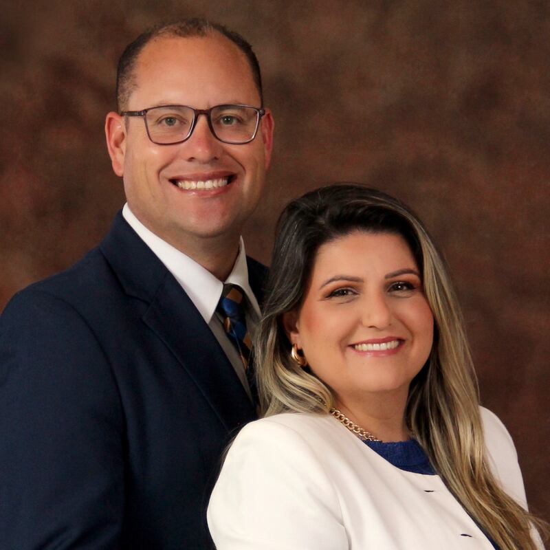 Neverson Paes e Deborah Paes, que servirão como presidente e companheira da Missão Brasil Rio de Janeiro Norte a partir de julho de 2026.