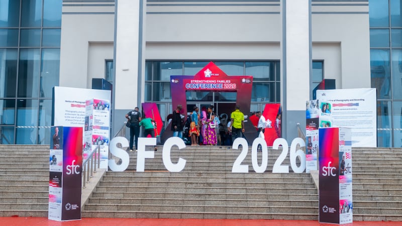 O exterior do salão de reuniões onde a oitava Conferência Anual de Fortalecimento Familiar foi realizada de 19 a 20 de junho de 2026, em Monróvia, Libéria.
