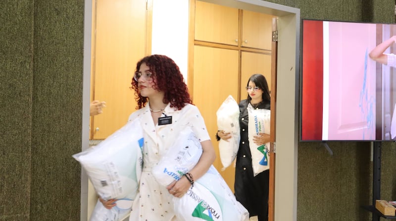 Voluntários e missionários de A Igreja de Jesus Cristo dos Santos dos Últimos Dias preparam itens para os afetados pelos gêmeos terremotos na Venezuela no sábado, 27 de junho de 2026.