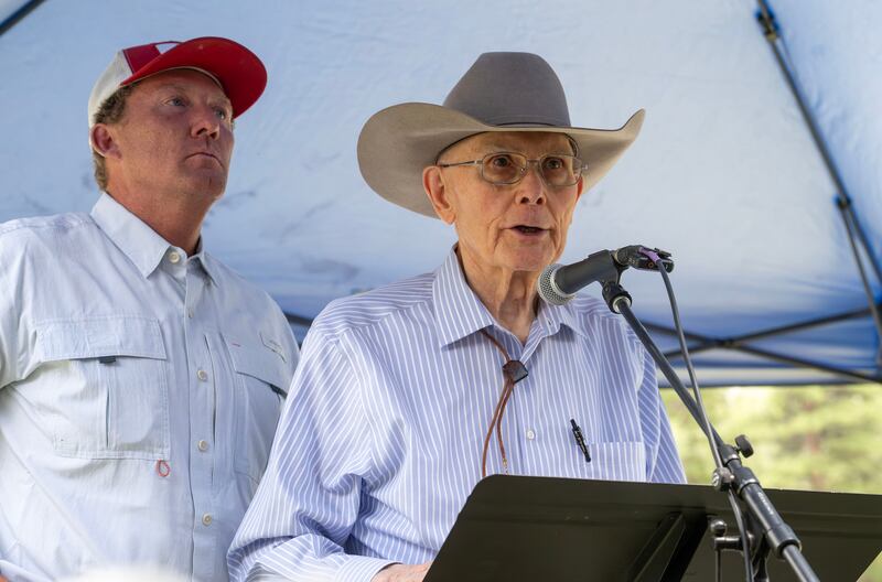 O Presidente Dallin H. Oaks fala no devocional familiar no sábado, 4 de julho de 2026, em Joe's Valley, Utah.