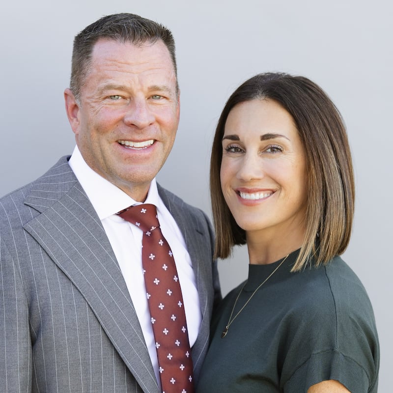 Kristopher A. Bailey e Amy Bailey, que servirão como presidente e companheira da nova Missão Togo Lomé começando em julho de 2026.