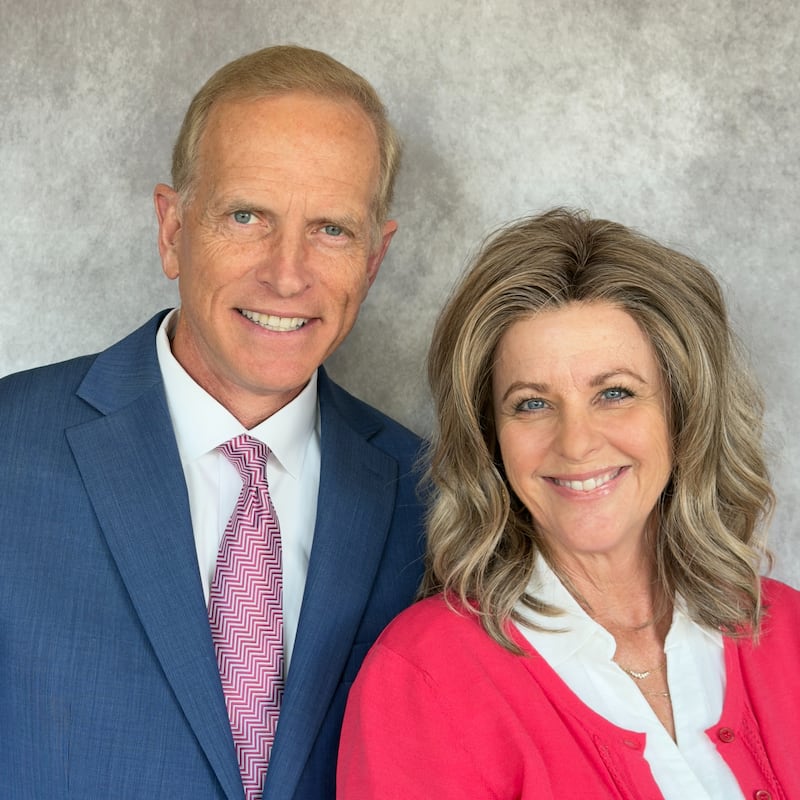 Jason Cardinet e Joan Cardinet, que servirão como presidente e matrona do Templo de Feather River Califórnia a partir de setembro de 2026.