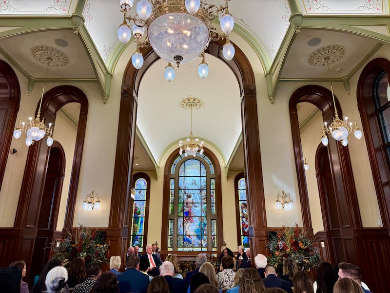 O Presidente Dieter F. Uchtdorf, presidente em exercício do Quórum dos Doze Apóstolos, fala no evento de mídia terça-feira, 1º de setembro de 2026, em Salt Lake City anunciando o tema "Rejubalem-se em Cristo" para o devocional da A Igreja de Jesus Cristo dos Santos dos Últimos Dias e a celebração do histórico Templo de Salt Lake.