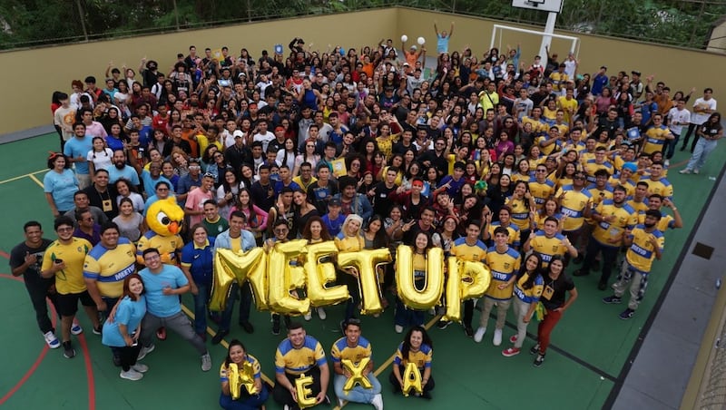 Jovens e jovens adultos solteiros se reúnem em uma das dezenas de sessões do MeetUp em todo o Brasil, em 2 de novembro de 2022.