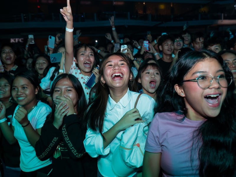 Milhares de jovens compareceram ao "Walk With Me: The 2026 Youth Concert" em Cagayan de Oro, Filipinas, 19 de setembro de 2026.