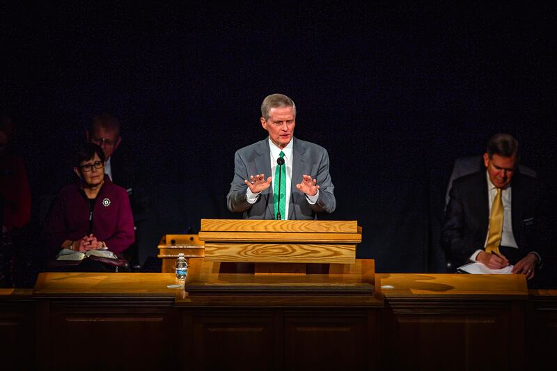 Élder David A. Bednar, do Quórum dos Doze Apóstolos, discursa em um devocional no Centro de Treinamento Missionário em Provo, Utah, na terça-feira, 8 de novembro de 2022.