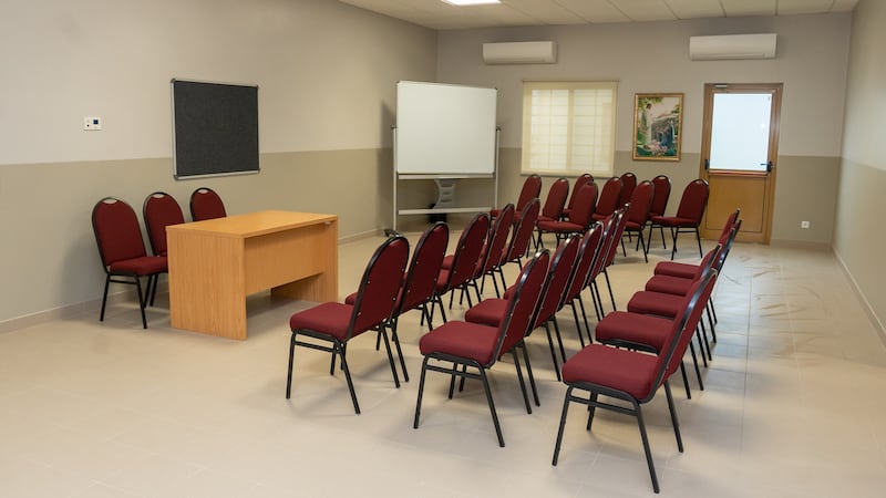 Angola inaugurou sua primeira capela da Igreja de Jesus Cristo no dia 8 de dezembro de 2023, localizada em 2451/13 Município de Belas, Estrada Camama-Talatona, Luanda, Angola.