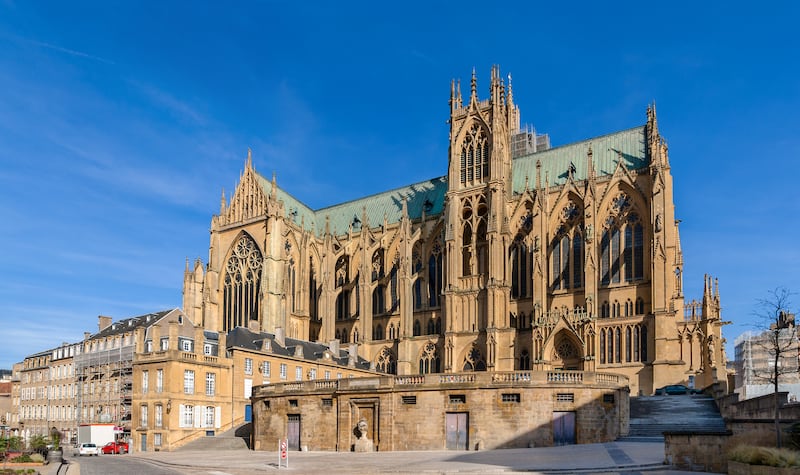 A Catedral Saint-Etienne de Metz fica em Lorena, França.