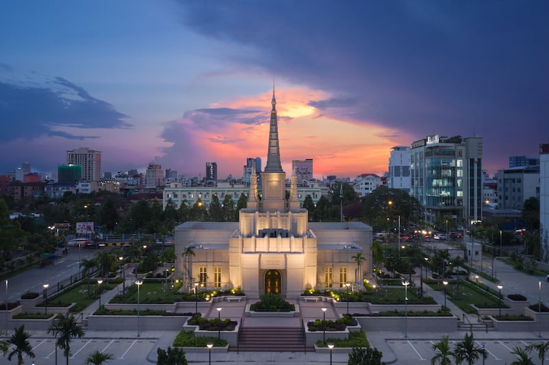 O Templo Camboja de Phnom Penh ao amanhecer.