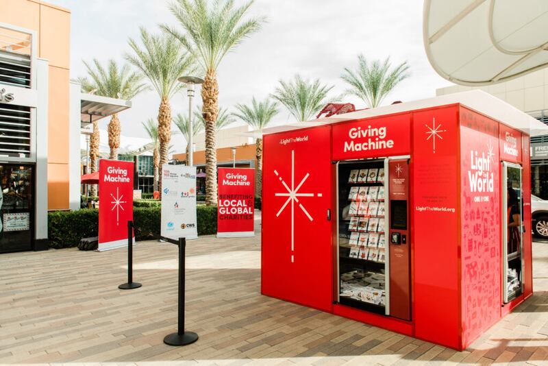 A Máquina de Doações no Downtown Summerlin Mall em Las Vegas, Nevada, foi inaugurada no dia 3 de novembro de 2021.