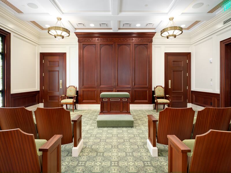 Uma sala de instrução dentro do Templo de Cody, Wyoming.