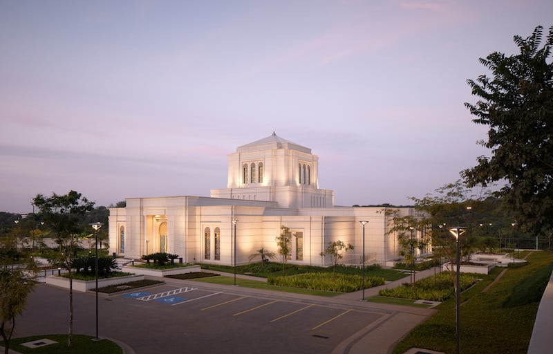 O Templo de Belo Horizonte, Brasil, ao anoitecer.