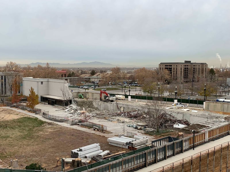 Demolição do Centro de Visitantes Norte na Praça do Templo, no centro de Salt Lake City, em 6 de dezembro de 2021.