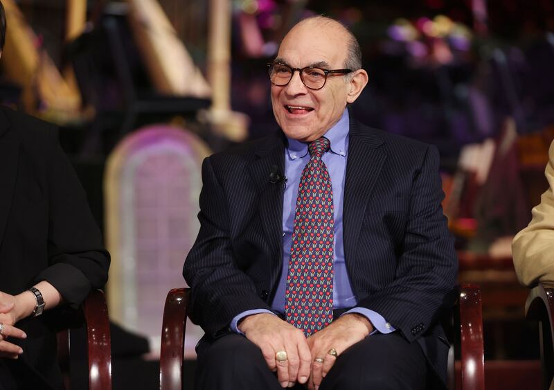 Sir David Suchet fala durante uma coletiva de imprensa para o Concerto de Natal do Coro do Tabernáculo, no Centro de Conferências em Salt Lake City, na sexta-feira, 16 de dezembro de 2022.